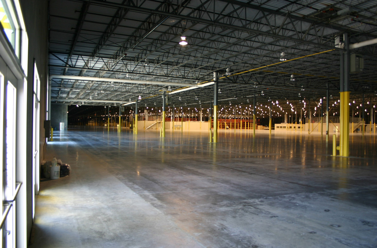 Obr. 1: Priemyselná podlaha v skladovacej hale