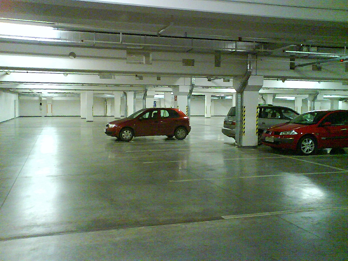 Obr. 2: Priemyselná podlaha v garážach nákupného centra