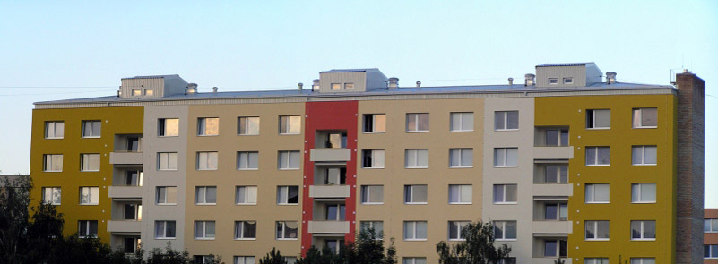 Systém LindabRoof na rekonstruovaných střechách paneláků v Brně-Bystrci