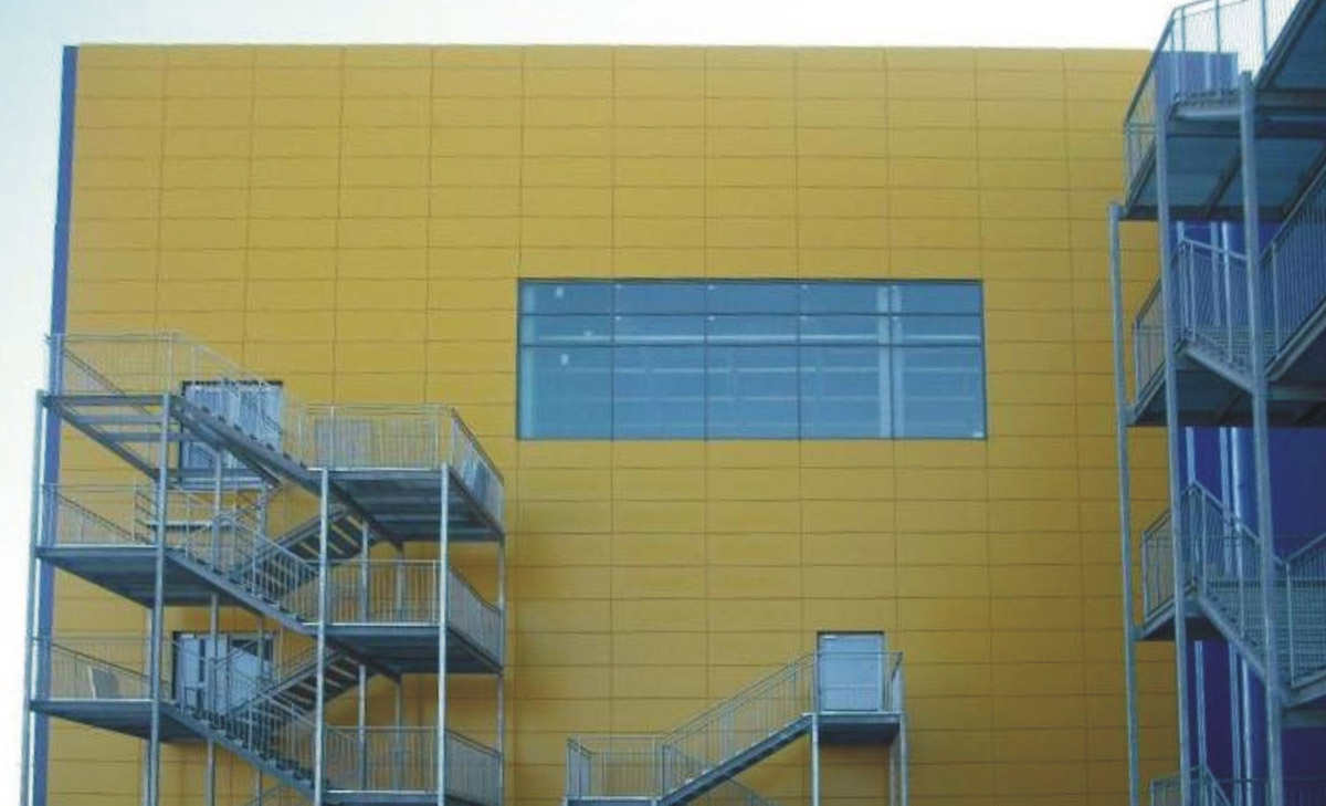 Pro opláštění IKEA, největšího obchodu v Polsku ve Wrocławi, byly použity Ruukki Energy panely a Ruukki Liberta panely. Vnitřní dělicí stěnové příčky byly rovněž postavené z Energy panelů. 
