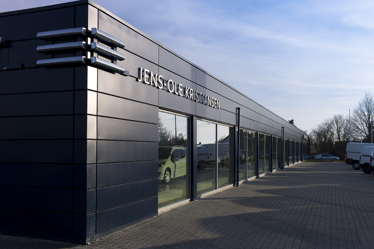Prodejna dealerů automobilové značky Peugeot v Ringstedu
