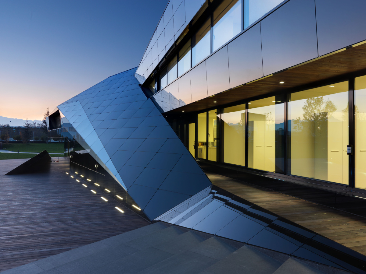 Projekt Vidre Negre (2011), Itálie, použité sklo na vnější fasádě: Lacobel T Deep Black/ Stopray Vision-60T