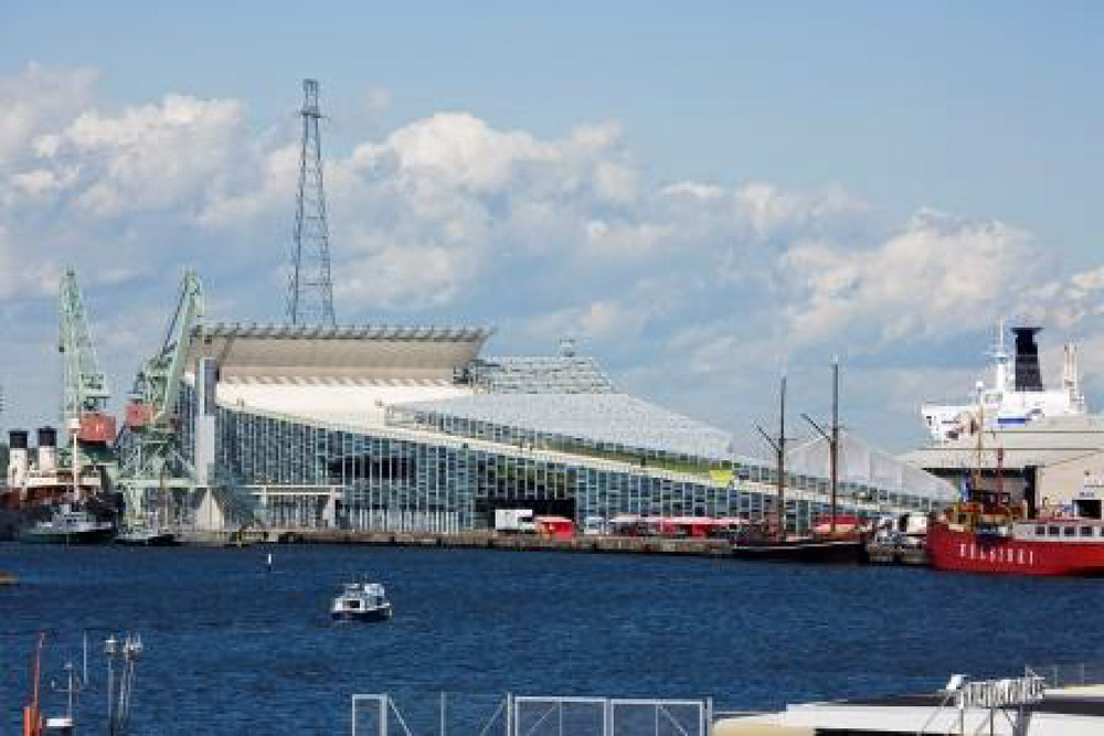 Budova Námořního centra Vellamo je dlouhá přibližně 300 metrů a rozkládá se na ploše přesahující 14 000 metrů čtvrtečních