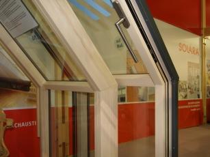 Zalomené posuvné střešní dveře Solara PERSPEKTIV na veletrhu BAU 2015 v Mnichově