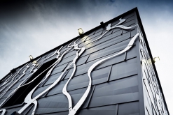 Střešní a fasádní panely FX.12 od společnosti PREFA Aluminiumprodukte na novém ateliéru architekta Xaviera Fromonta