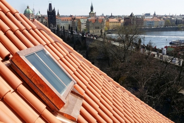Střešní okno Solara KLASIK u Karlova mostu