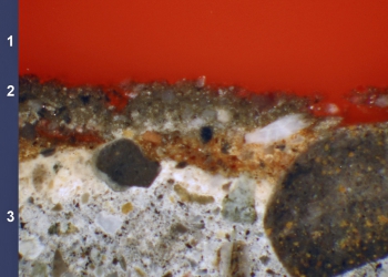Obr. 5: Mikroskopický řez cementovou ochrannou maltou po 17 letech – kompletní selhání; 1 – fixační pryskyřice, 2 – zcela degradovaná cementová ochranná malta, 3 – podkladní beton