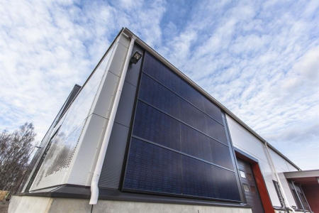 Ruukki představuje systém stěnových solárních panelů