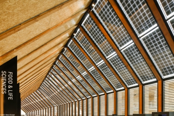 Fotovoltaické panely integrované do skleněné střechy belgického pavilonu – farmy