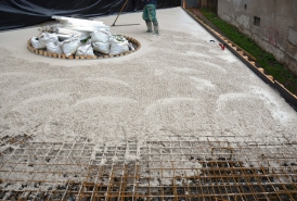 Betonáž terasy z betonu z bílého cementu v Holešovicích