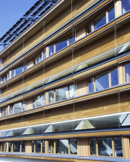 Obr. 7, 8: Anidolická fasáda experimentálnej budovy LESO Polytechnickej univerzity v Lausanne