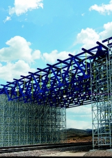 Doka UniKit je ideální stavebnicový systém pro odvádění vysokých zátěží v oblasti výstavby infrastruktury a elektráren a byl vyvinut pro latinskoamerický trh