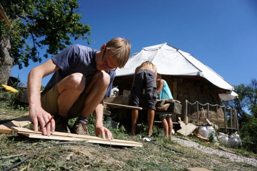 Škola přírodního stavitelsví působí v Bílých Karpatech od roku 2011