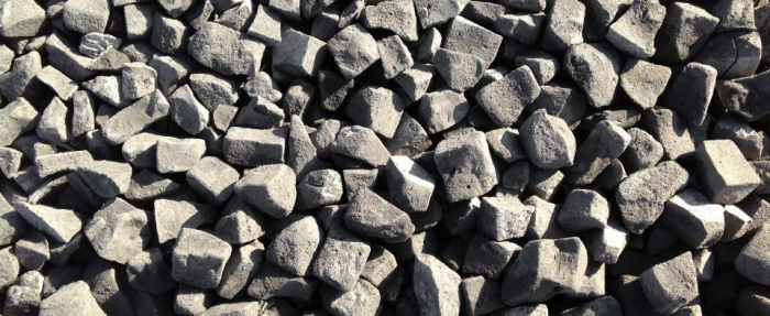 Obr. 1: Drcené kamenivo ze skelného recyklátu, frakce 32–63 mm
