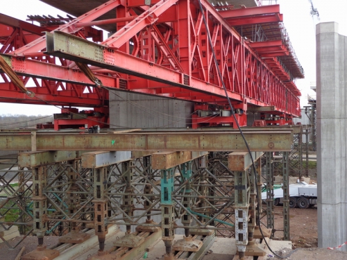 Přesuvná skruž pro betonáž nové konstrukce mostů