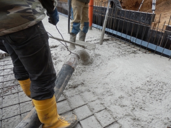 Ukládání betonu zajistí jak speciální technika dodavatele
