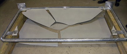Obr. 4: Panel tl. 13 mm po provedení statické zkoušky