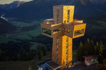 Rozhledna Jakobskreuz (Jakubův kříž) je opláštěna sádrovláknitými deskami fermacell 