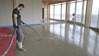 CEMFLOW – litý cementový potěr; litá podlaha i v prostorách s možným nárůstem vlhkosti