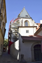 Při rekonstrukci kostela sv. Anny ­nahradila ­stávající skladbu s bonnským šindelem ­dvouplášťová střecha s břidlicovou krytinou ­zateplená nadkrokevním systémem THERMO-LINE