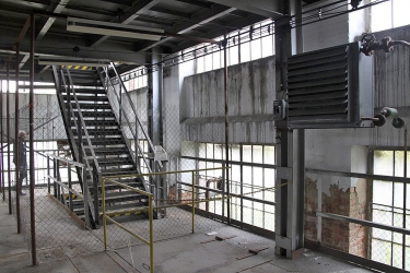 Původní stav – vnitřní ocelová konstrukce přepatrování byla zachována a upravena dle nových dispozičních požadavků a zároveň byla ukotvena do stávajících zdí mlýna