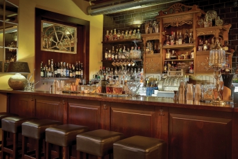 Hemingway bar; Jiří Kirchhof Truhlářství