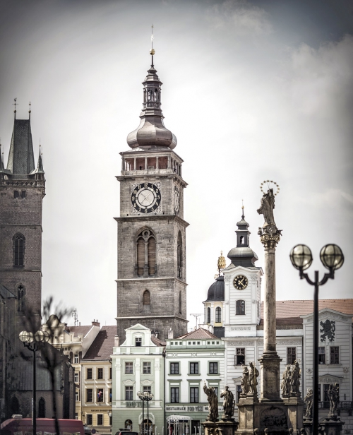 Bílá věž patří mezi dominanty historického centra Hradce Králové