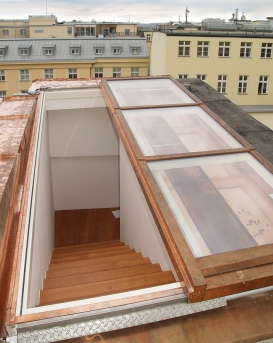 Solara Perspektiv, posuvné střešní prosklení, výstup na terasu v centru Prahy, vnější oplechování je zpracováno v mědi
