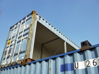 Obr. 6: Detail osazení horního kontejneru