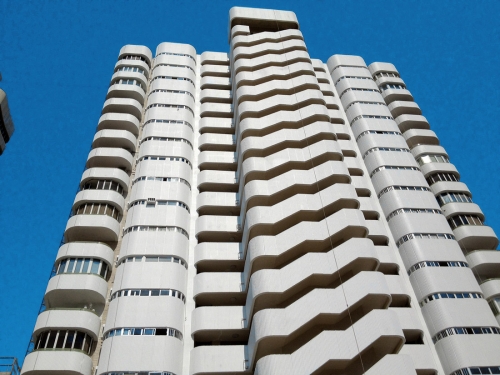 Obr. 4: Rezidenční komplex Torres Blancas v Alicante