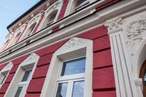 Dům v Českých Budějovicích zdobí dlouhovousá omítka ActivCem