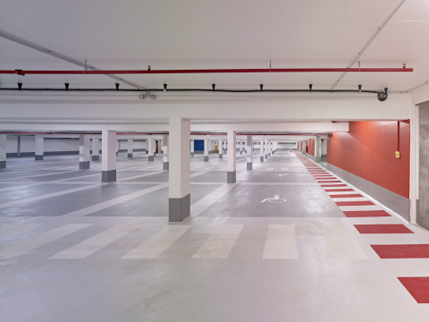 Speciální podlahové systémy Sto pro parkovací plochy jsou charakteristické vysokou životností, mimořádně dobrým poměrem výkon/cena a v neposlední řadě také širokou škálou barevných odstínů, které řidičům usnadní orientaci