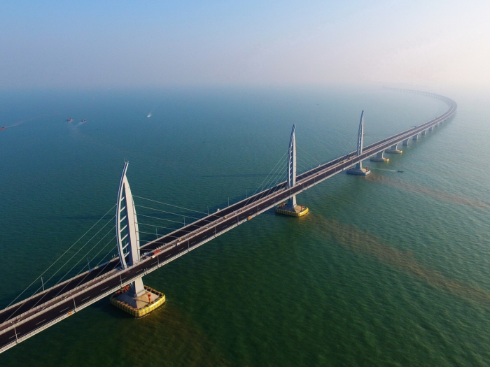 Čína otevřela most přes moře mezi Hongkongem a Macaem, foto Xinhua