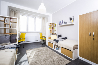 Pokoje pro studenty nabízejí příjemný standard, nábytek se vyráběl na zakázku