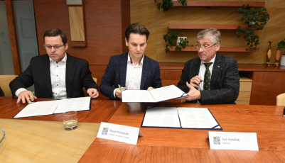 Zástupci firmy Rockwool a Moravskoslezského kraje podepsali dohodu o krocích ke zlepšení čistoty životného prostředí