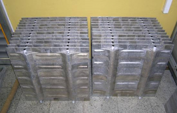 Obr. 3: Interiérové stropné vykurovacie/chladiace panely z penového hliníka v kancelárskych priestoroch (260 m2) firmy Hydro Extrusion Slovakia, a. s., v Žiari nad Hronom