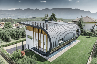 Casa Giovannini – rodinný dům v italské obci Flavon s hliníkovou střechou