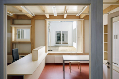 Kanceláře radnice – vnější výplně otvorů jsou hliníkové, vnitřní dřevěné
