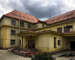 Rekonstrukce střechy školy v Prachaticích, zhotovitel MAXIM house, s. r. o.