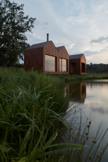 Chata u rybníka (Atelier 111 architekti, 2018) 