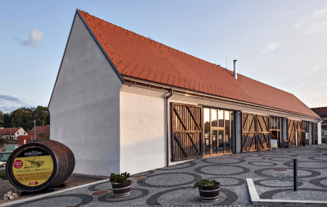 Rekonstrukce stodoly na Galerii vína proběhla s citem k tradici původního stavitelství na jižní Moravě