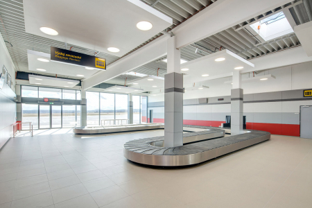 Rozlehlé podlahové plochy Letiště České Budějovice pokryly velkoformátové dlaždice RAKO ze série Taurus Granit