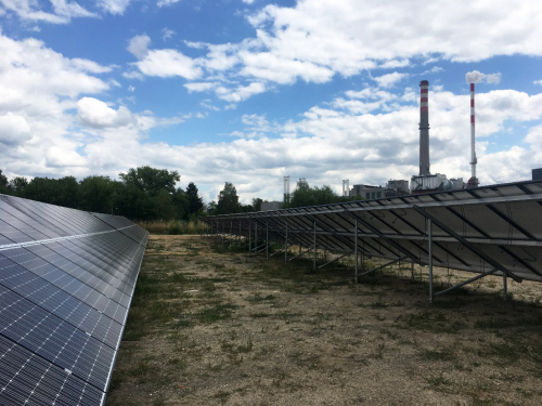 Detail fotovoltaické elektrárny s akumulací Teplárny Planá nad Lužnicí