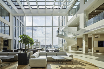 Design pracovního prostoru: prostory společnosti Deloitte v Praze 2 (autor konceptu Atelier Kunc Architects)