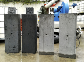 Referenční vzorky probarveného betonu po odbednění (antracitový beton)