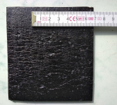Obr. 5: Příklady povrchové úpravy na spodním povrchu asfaltových pásů: polymerní spalitelnou fólií