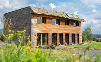 Pasivní dřevostavba se zelenou střechou (zdroj: Můj dům)