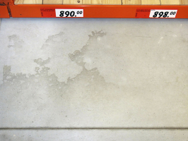Obr. 7: Příklady „flekatosti“ povrchu podlahy