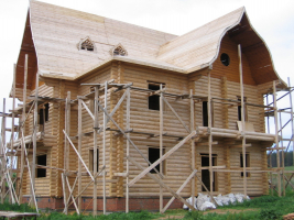 V osadě Norja v Udmurtsku stojí dřevěná usedlost v ruském stylu