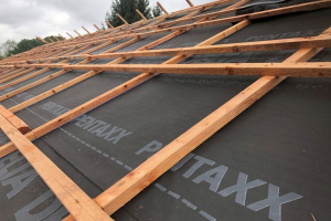 Realizace střechy s pojistnou hydroizolací DELTA®-PENTAXX (zdroj: Dörken)